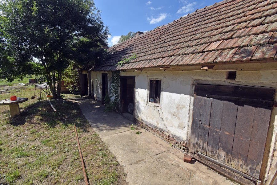 (BBA) Teilrenoviertes Bauernhaus mit großem Grundstück & Nebengebäuden (FER2710)