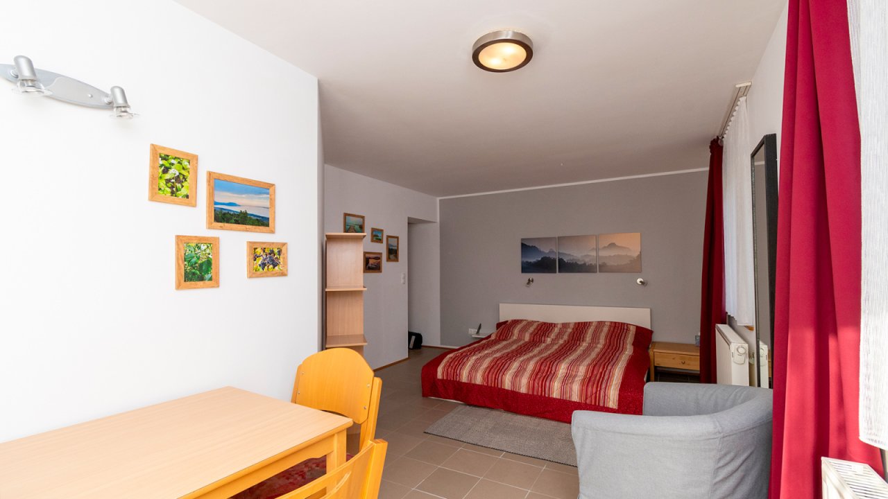 (AAA) Solides, helles Apartmenthaus in sehr guter Lage (33772-2)