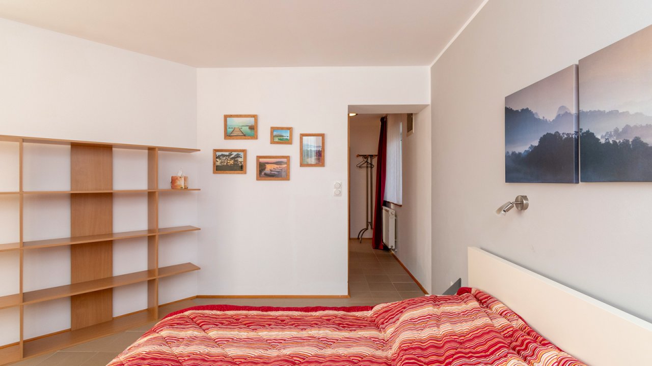 (AAA) Solides, helles Apartmenthaus in sehr guter Lage (33772-2)