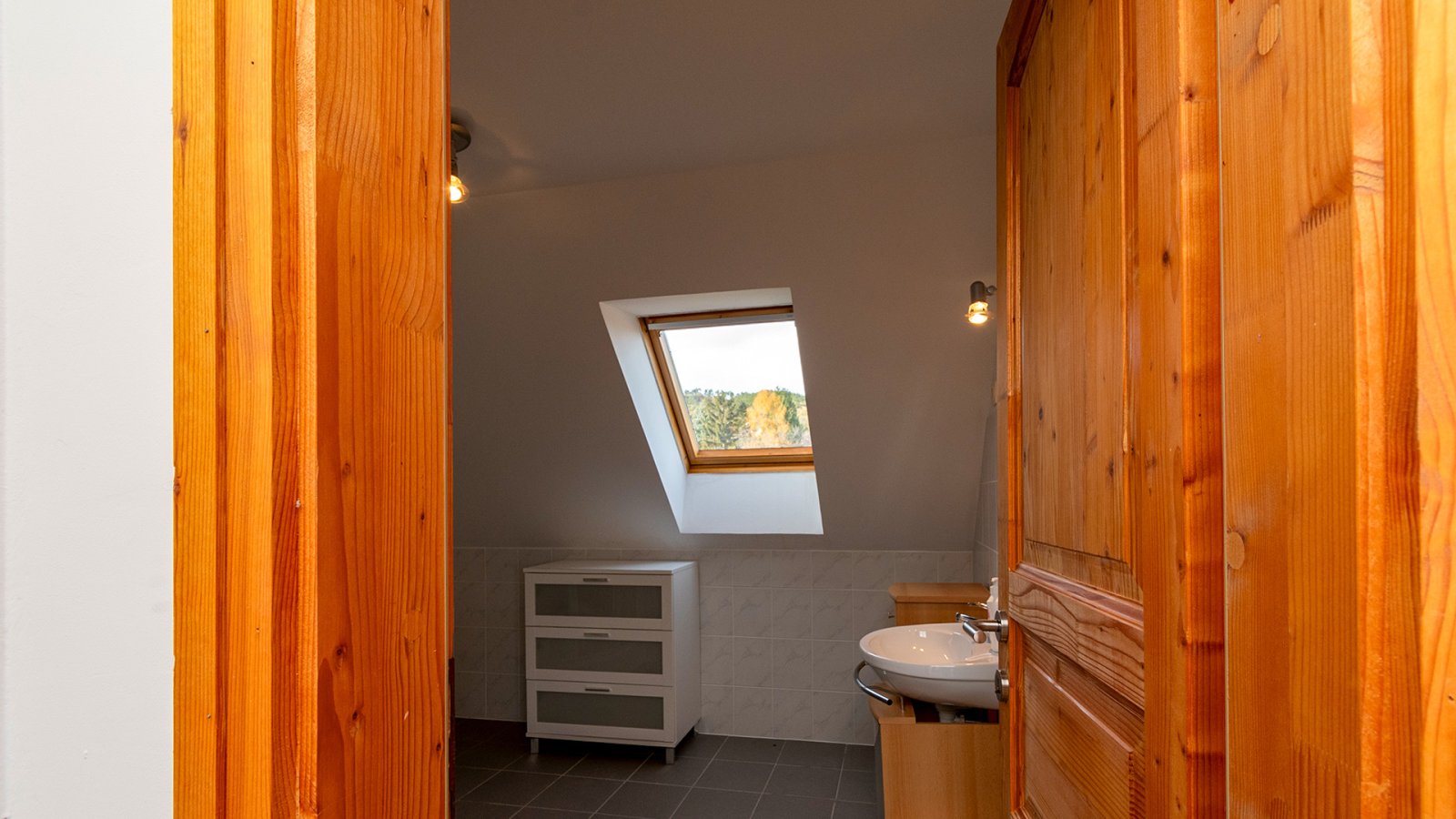 (AAA) Solides, helles Apartmenthaus in sehr guter Lage (33772-2)
