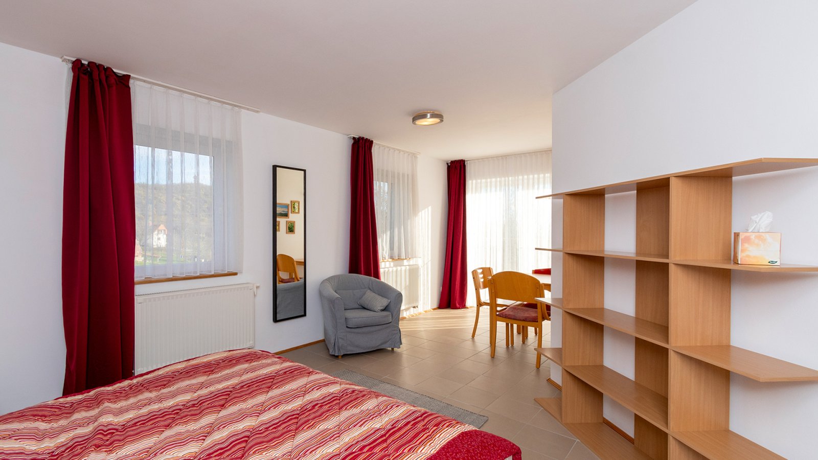 (AAA) Solides, helles Apartmenthaus in sehr guter Lage (33772-2)