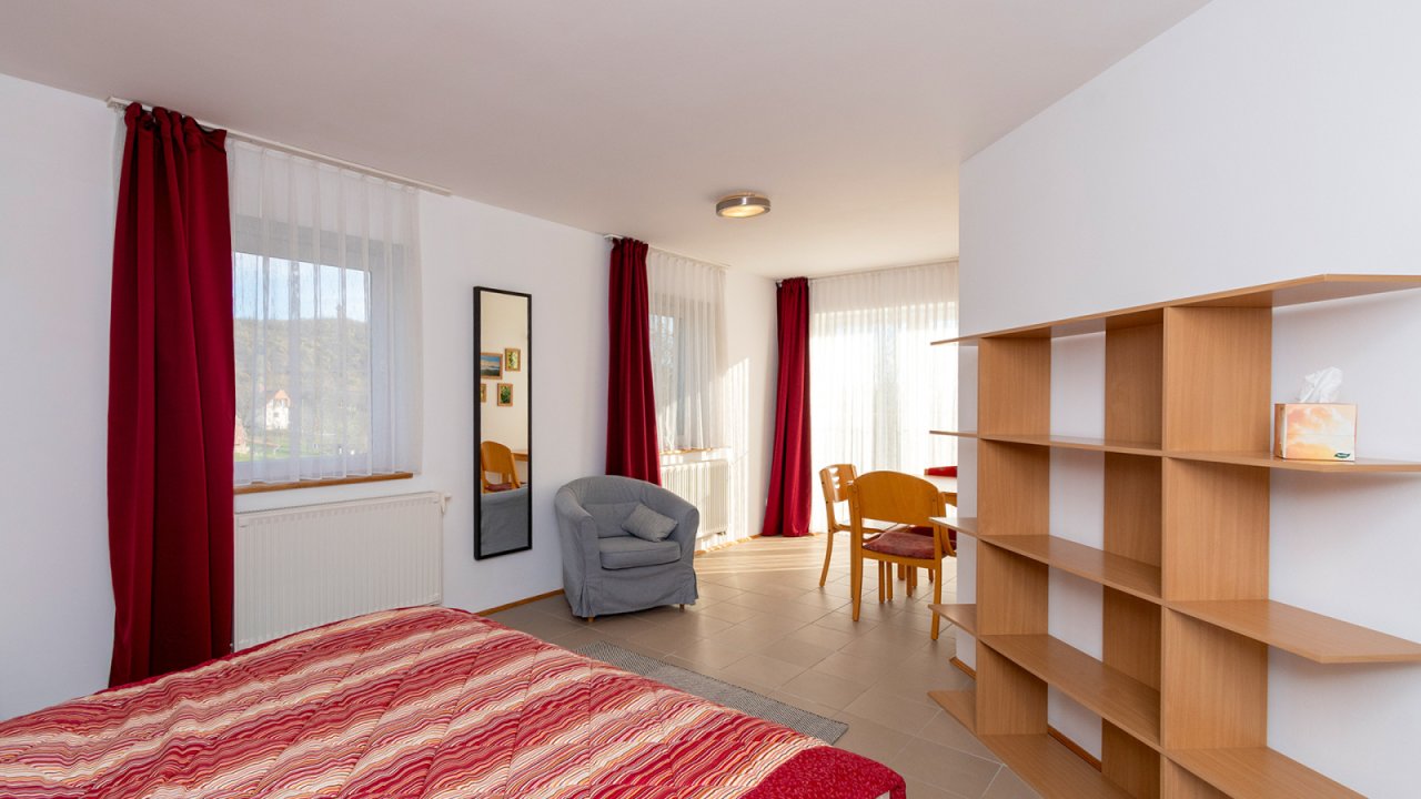 (AAA) Solides, helles Apartmenthaus in sehr guter Lage (33772-2)