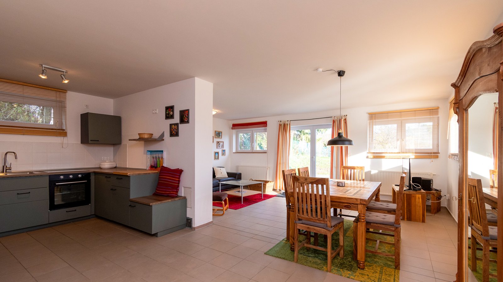 (AAA) Solides, helles Apartmenthaus in sehr guter Lage (33772-2)