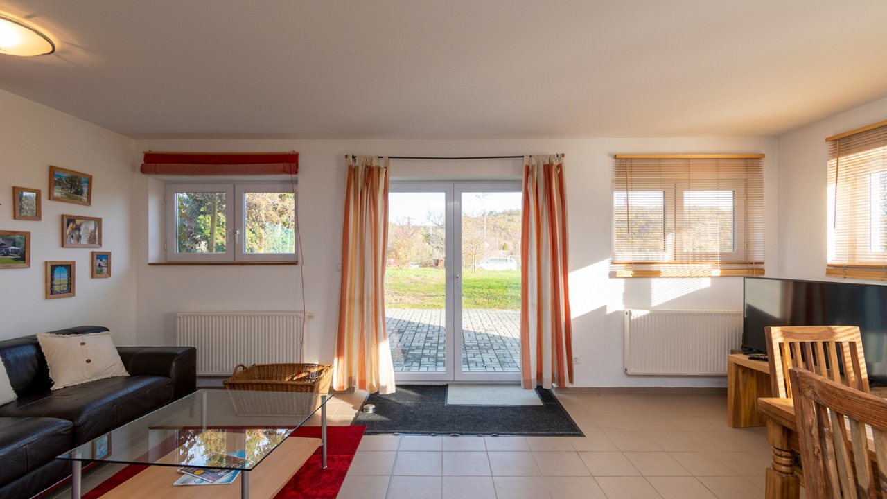 (AAA) Solides, helles Apartmenthaus in sehr guter Lage (33772-2)