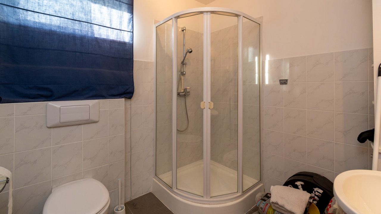 (AAA) Solides, helles Apartmenthaus in sehr guter Lage (33772-2)