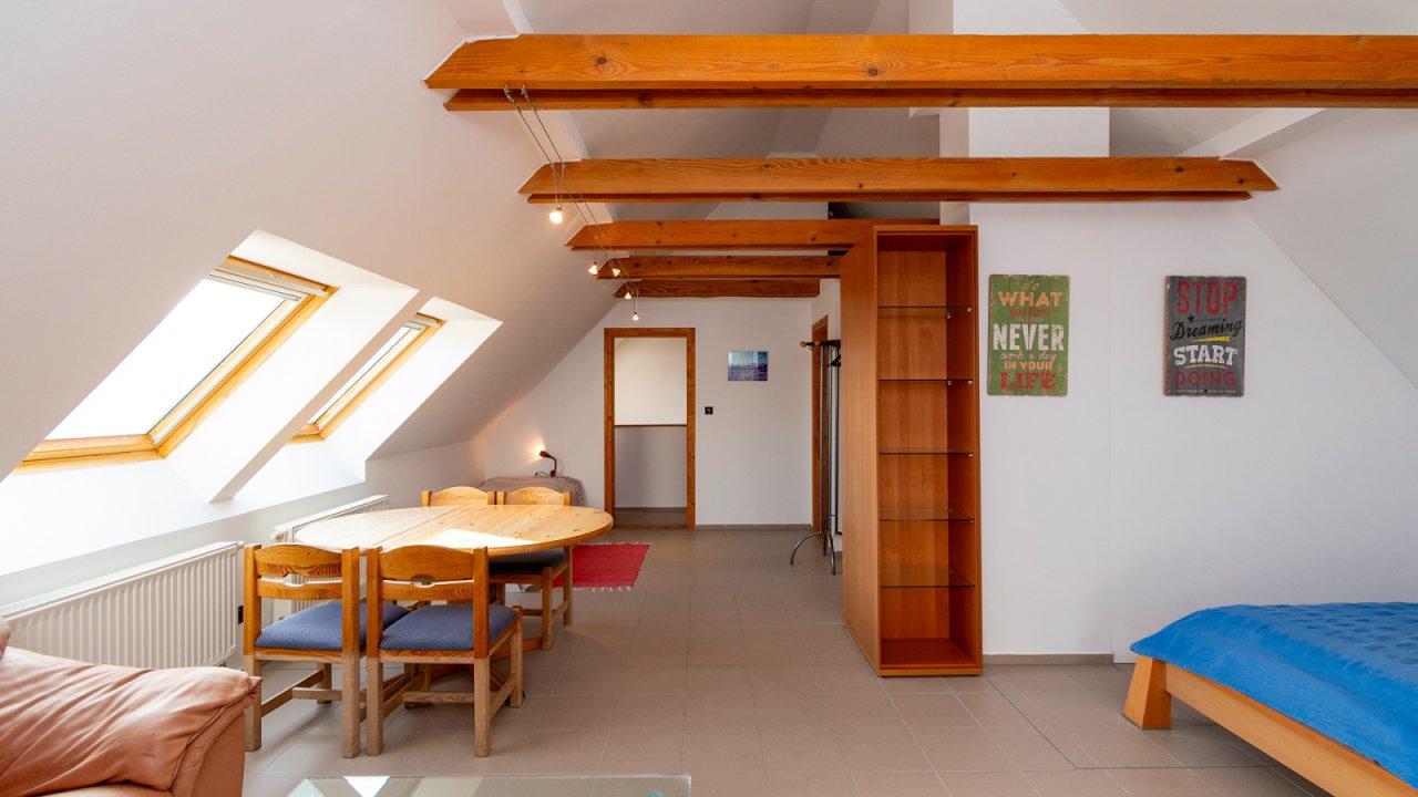 (AAA) Solides, helles Apartmenthaus in sehr guter Lage (33772-2)