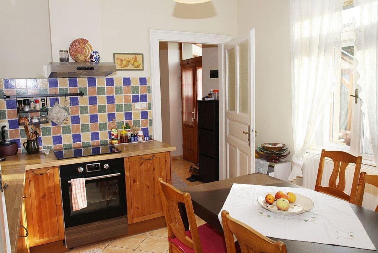 (AAA) Bürgerliches Einfamilienhaus in der Gartenlage der netten Gemeinde Tapolca (EH006)