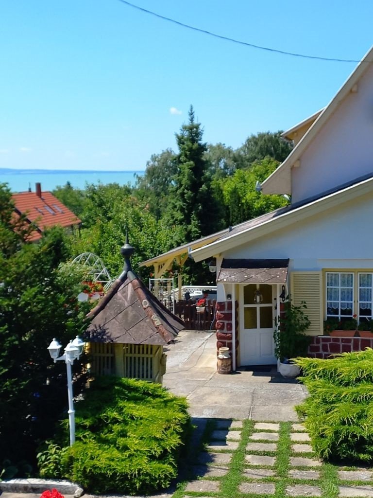 (AAA) Einzigartiges Haus am Nordufer des Balatons mit Pool