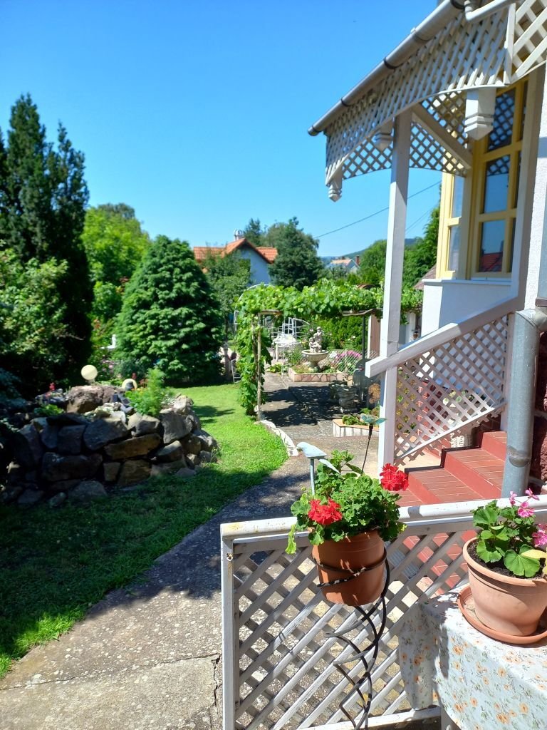 (AAA) Einzigartiges Haus am Nordufer des Balatons mit Pool (EH008)