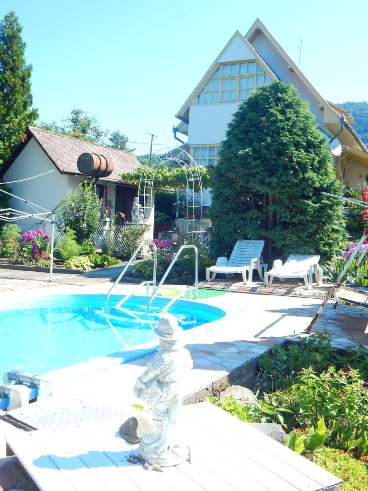(AAA) Einzigartiges Haus am Nordufer des Balatons mit Pool (EH008)