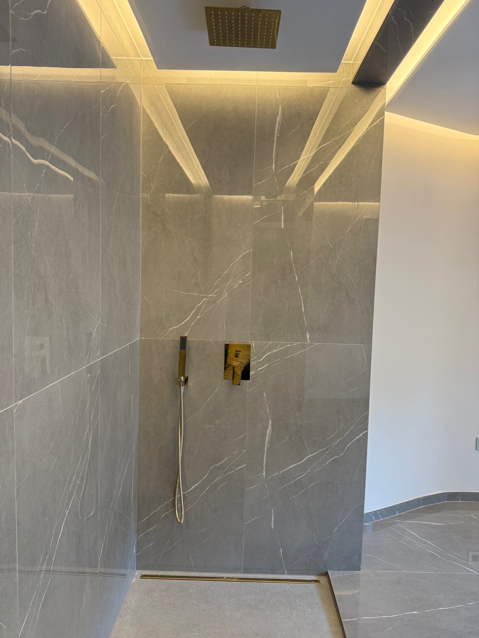 (AAB) Exklusives, luxuriös gestaltetes Apartment in betser Lage (KK022)