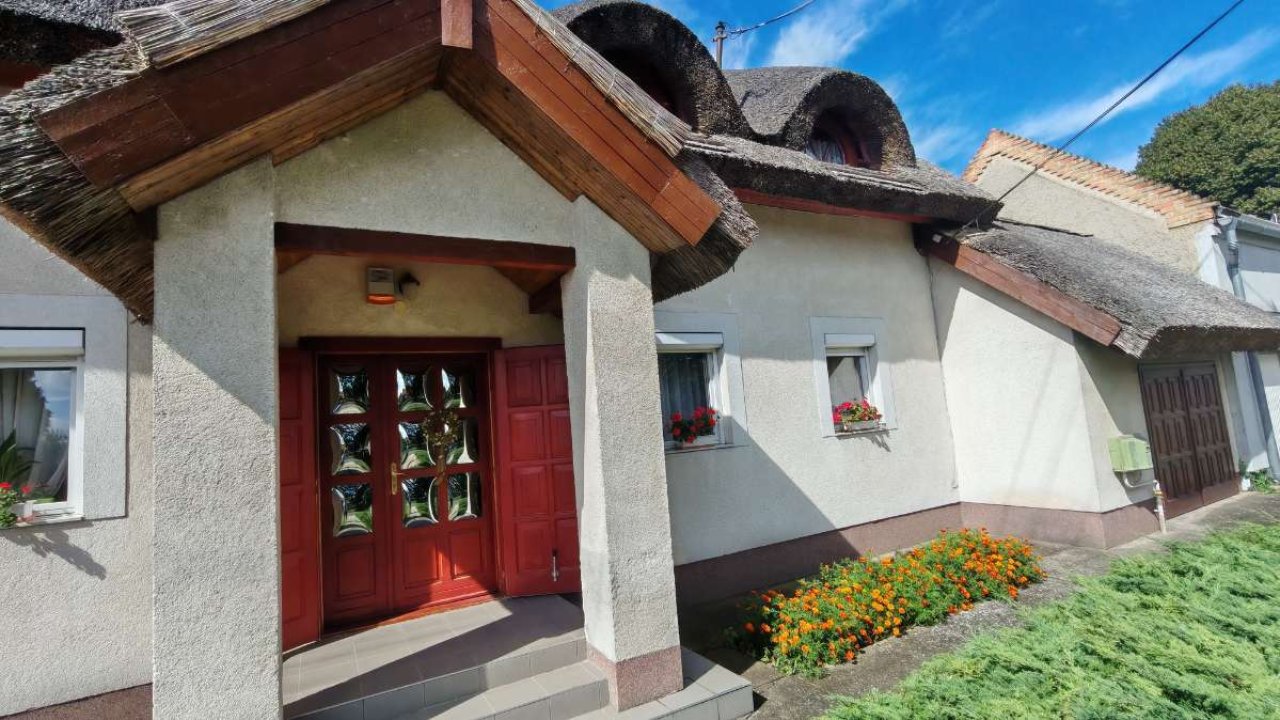 (BAA) Schönes Reetdachhaus an der österreichischen Grenze (WH1601)