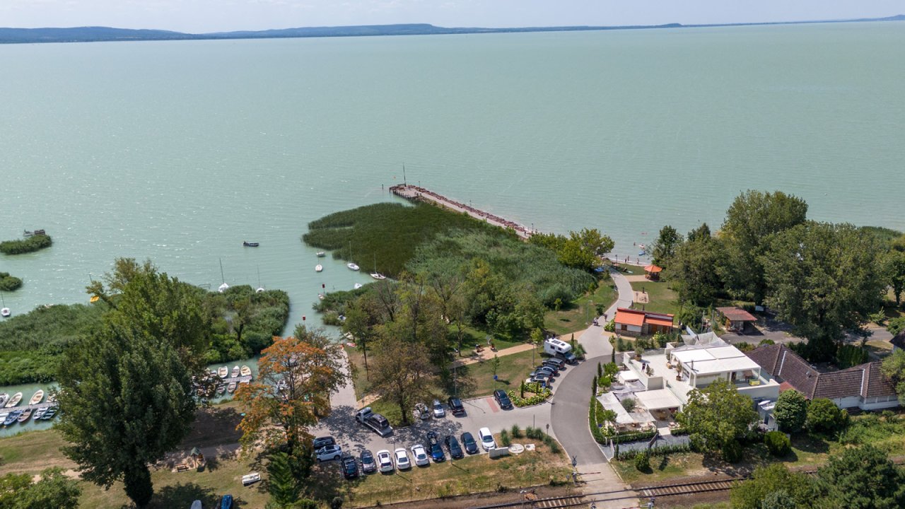 (AAA) Hochwertiges Objekt (Gewerbe od. Privat) direkt am Balaton (44085)