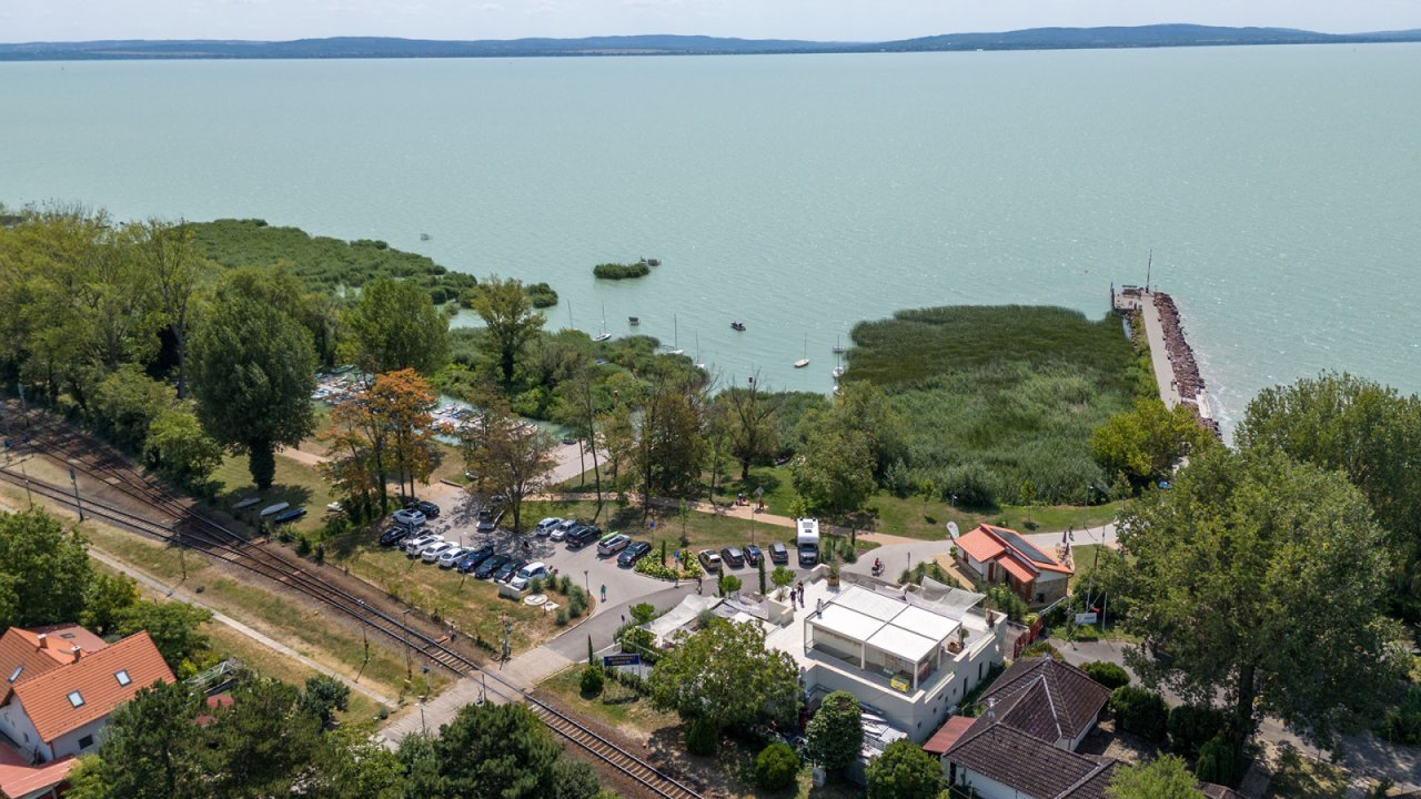 (AAA) Hochwertiges Objekt (Gewerbe od. Privat) direkt am Balaton (44085)
