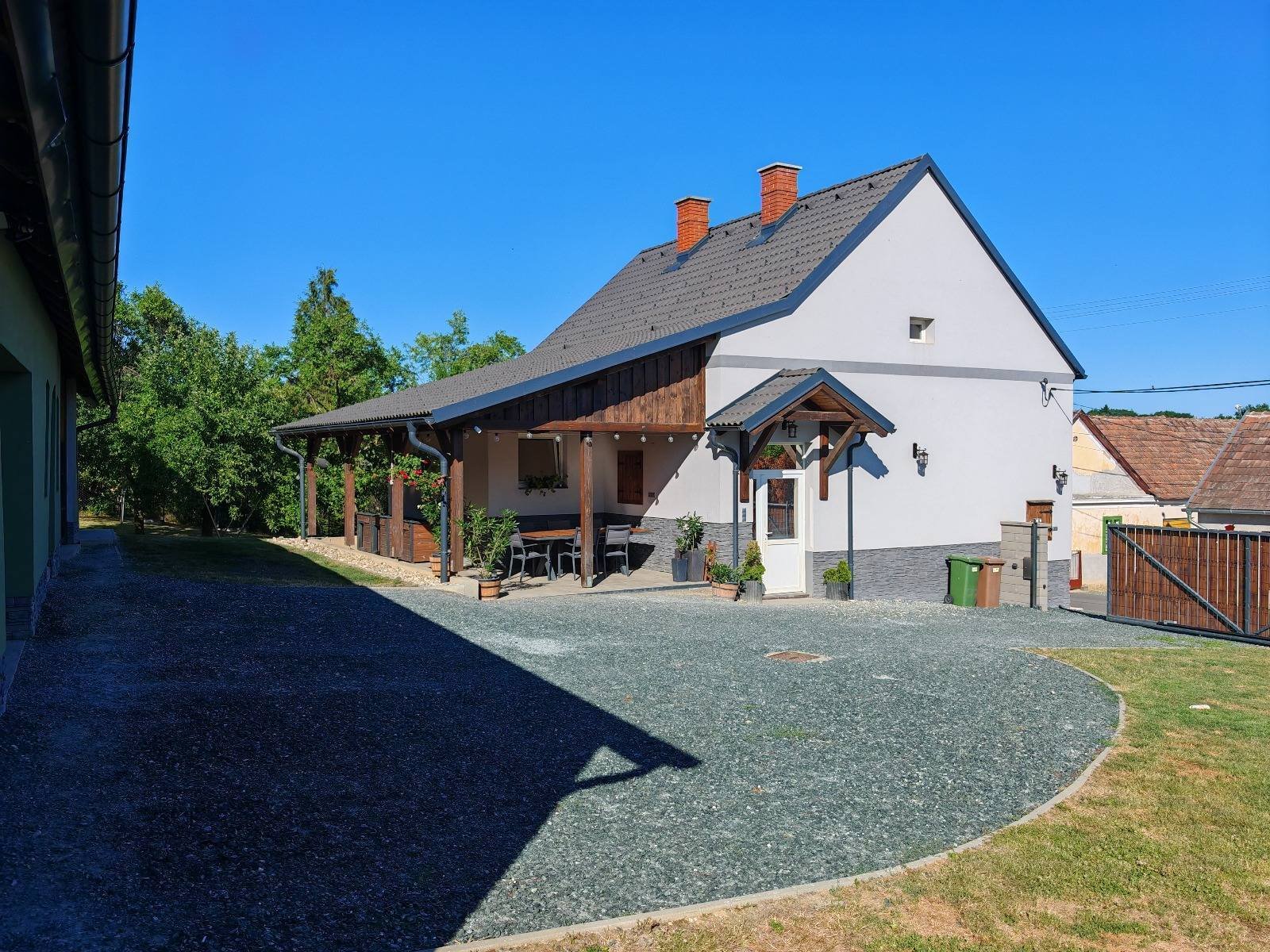 (AAA) Ein Zuhause in einer ruhigen, grünen Umgebung