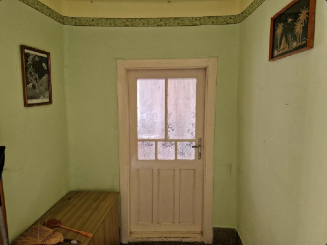 (ACA) Gut erhaltenes Bauernhaus im Orginalzustand und viel Grund (ROG09)