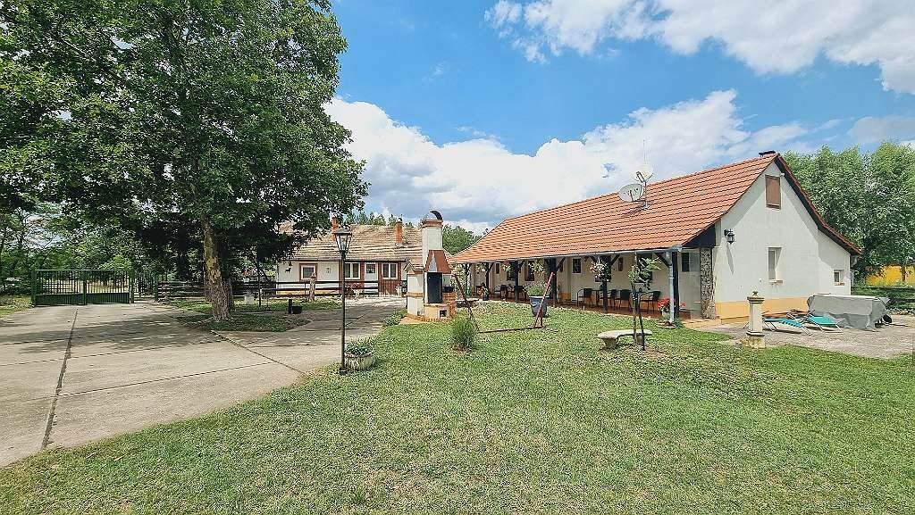 Großer Pferdehof mit Haupthaus & 3 Gäste-Apartments (WH0220-3)