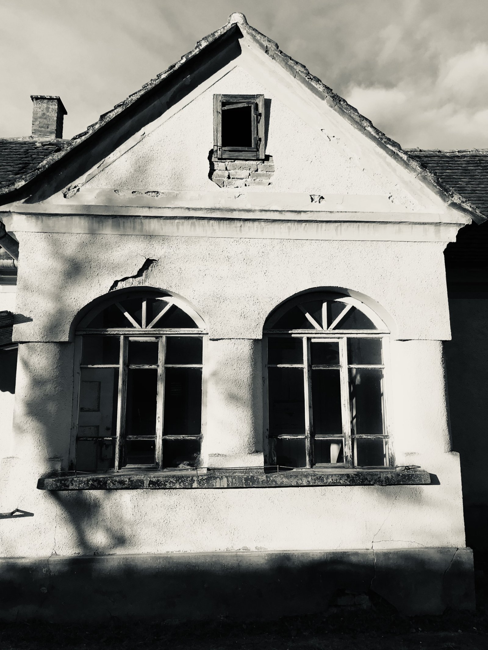(ACA) Renovierungsbedürftiges Haus mit großem Grundstück & Scheune (IMM529)
