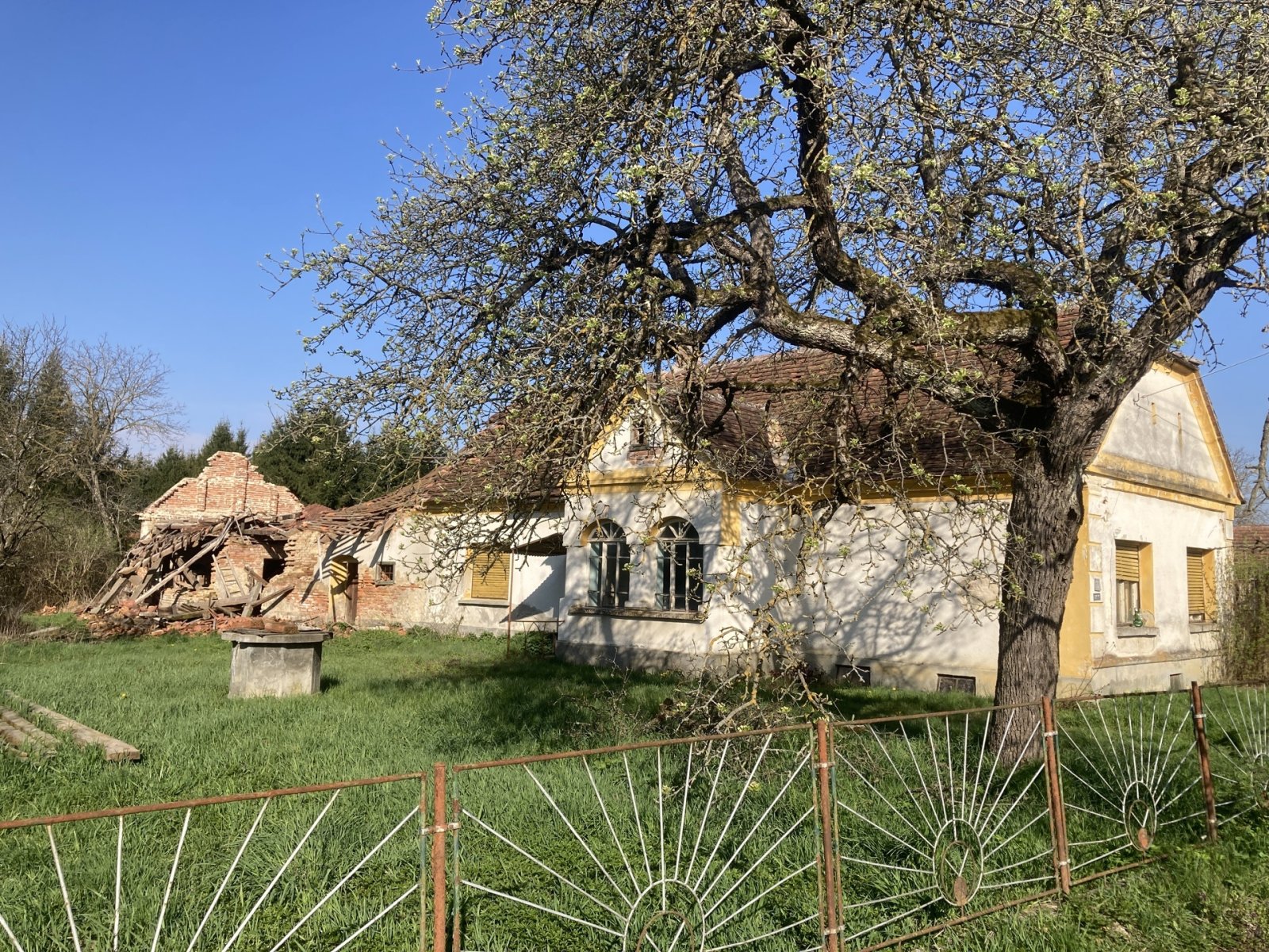 (ACA) Renovierungsbedürftiges Haus mit großem Grundstück &amp; Scheune