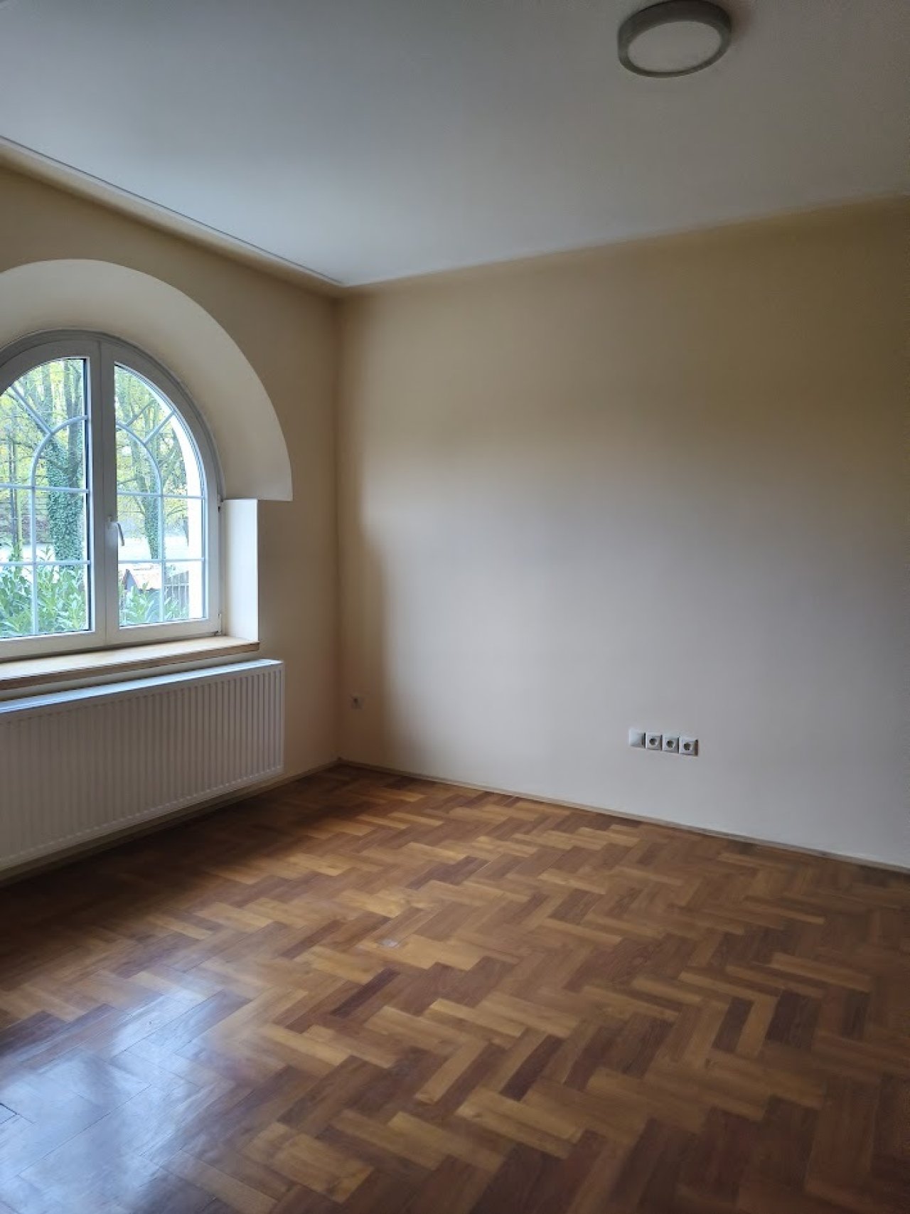 (AAA) Großes gepflegtes Familienhaus / Pension / Wohngemeinschaft (KK038)