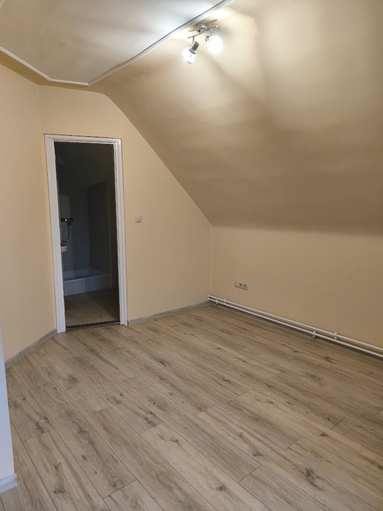 (AAA) Großes gepflegtes Familienhaus / Pension / Wohngemeinschaft (KK038)
