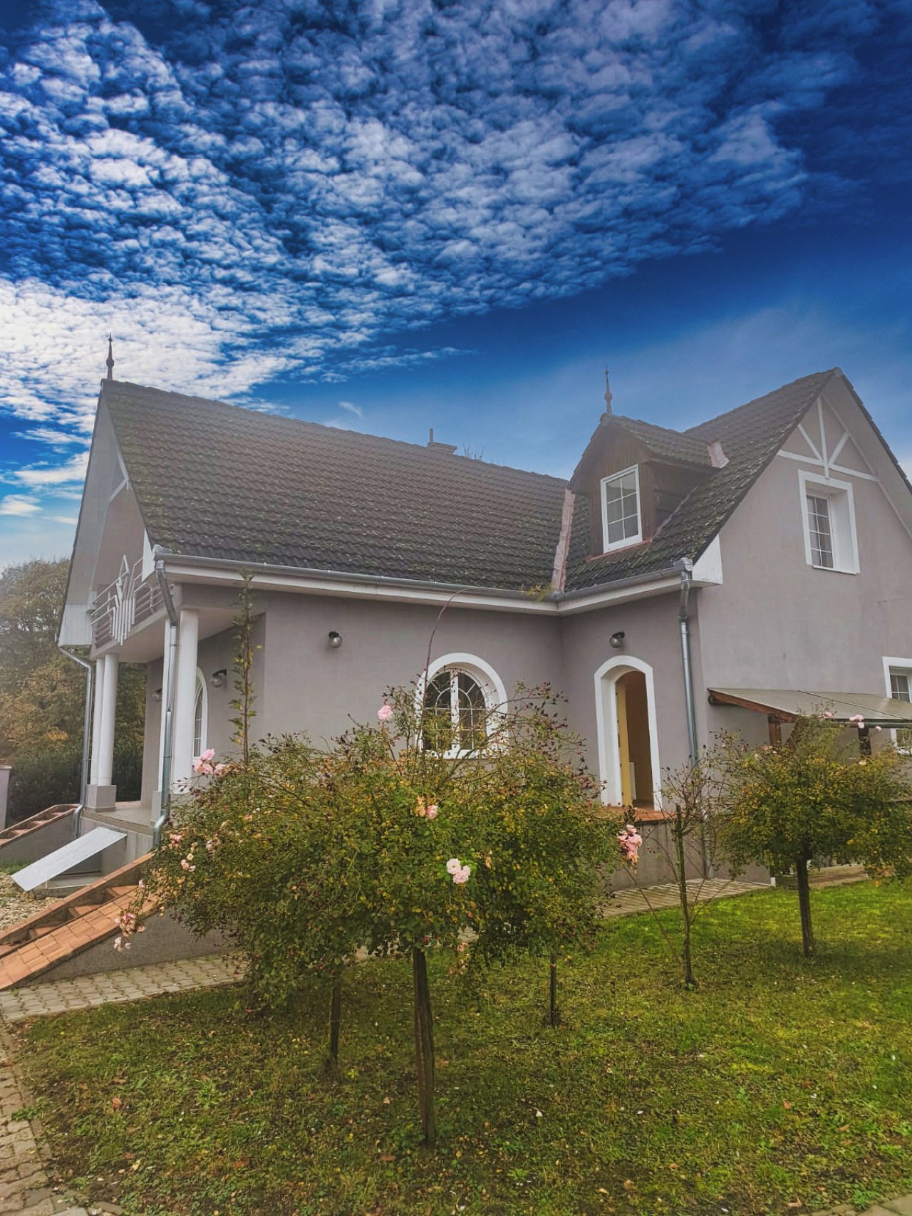 (AAA) Großes gepflegtes Familienhaus / Pension / Wohngemeinschaft (KK038)