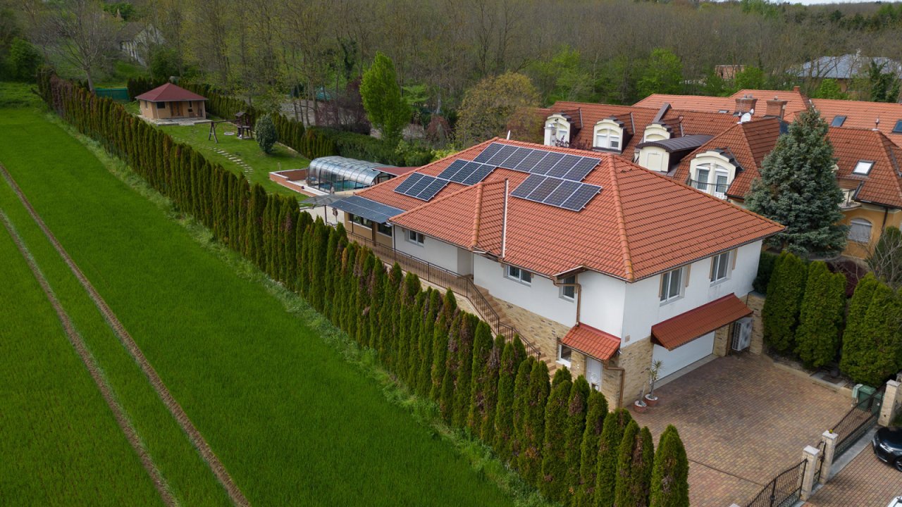 (AAA) Schickes Einfamilienhaus in ruhiger Lage bei Héviz (33859)