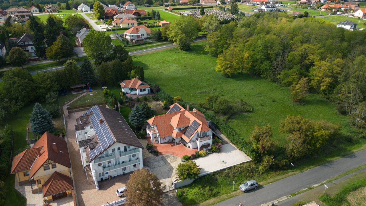 (AAA) Schönes Anwesen mit Ferienwohnungen oder Mehrgenerationenhaus (33863)