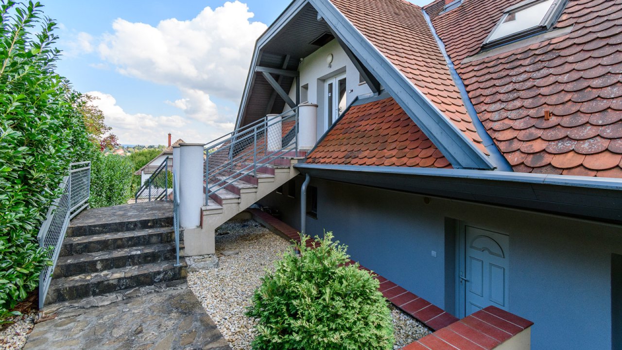 (AAA) Schönes Anwesen mit Ferienwohnungen oder Mehrgenerationenhaus (33863)
