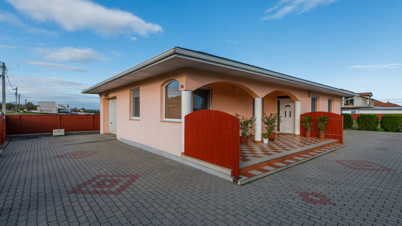 (AAA) Schöner Bungalow in gutem Zustand mit Panoramablick (33858)