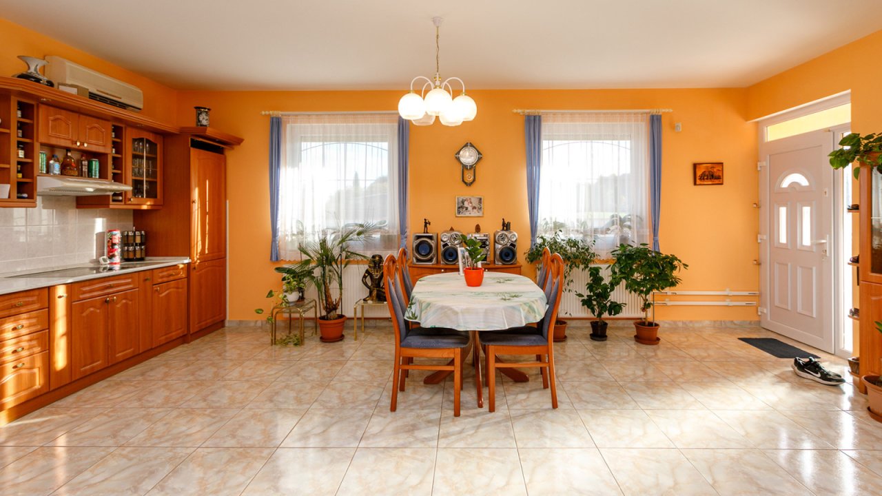(AAA) Schöner Bungalow in gutem Zustand mit Panoramablick (33858)