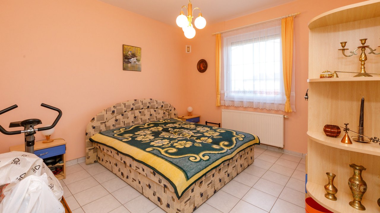 (AAA) Schöner Bungalow in gutem Zustand mit Panoramablick (33858)