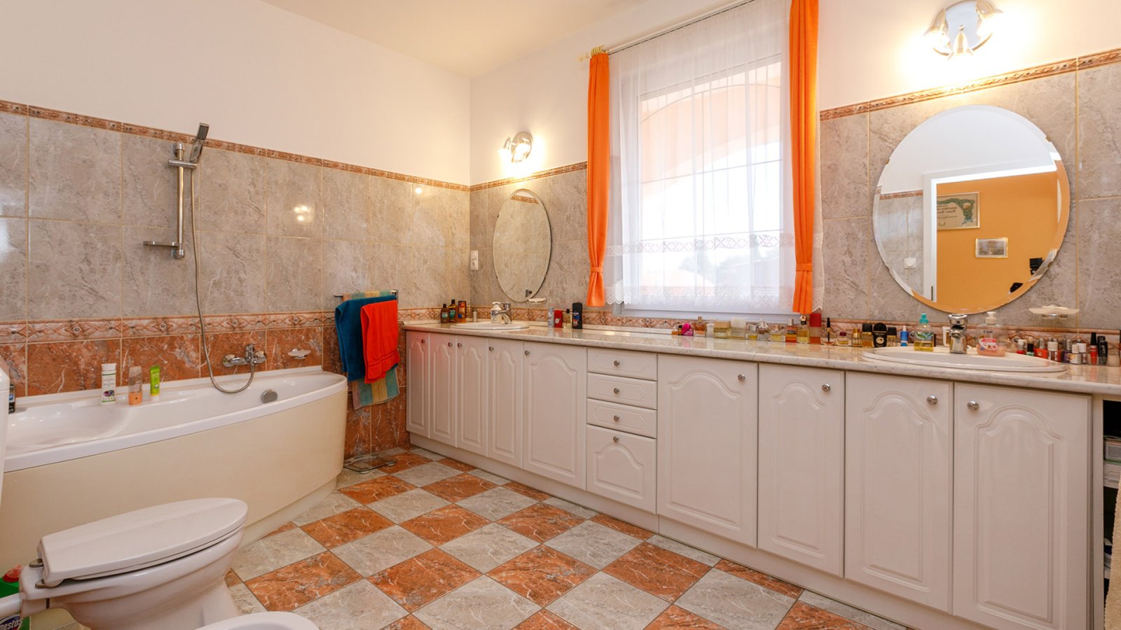 (AAA) Schöner Bungalow in gutem Zustand mit Panoramablick (33858)