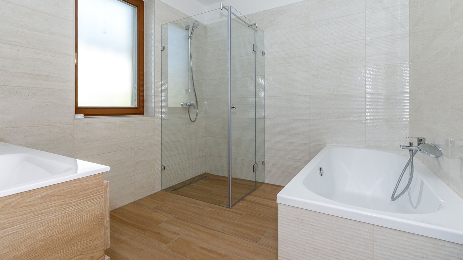 (AAA) Modernes Einfamilienhaus mit Nähe zum Balaton (33856)