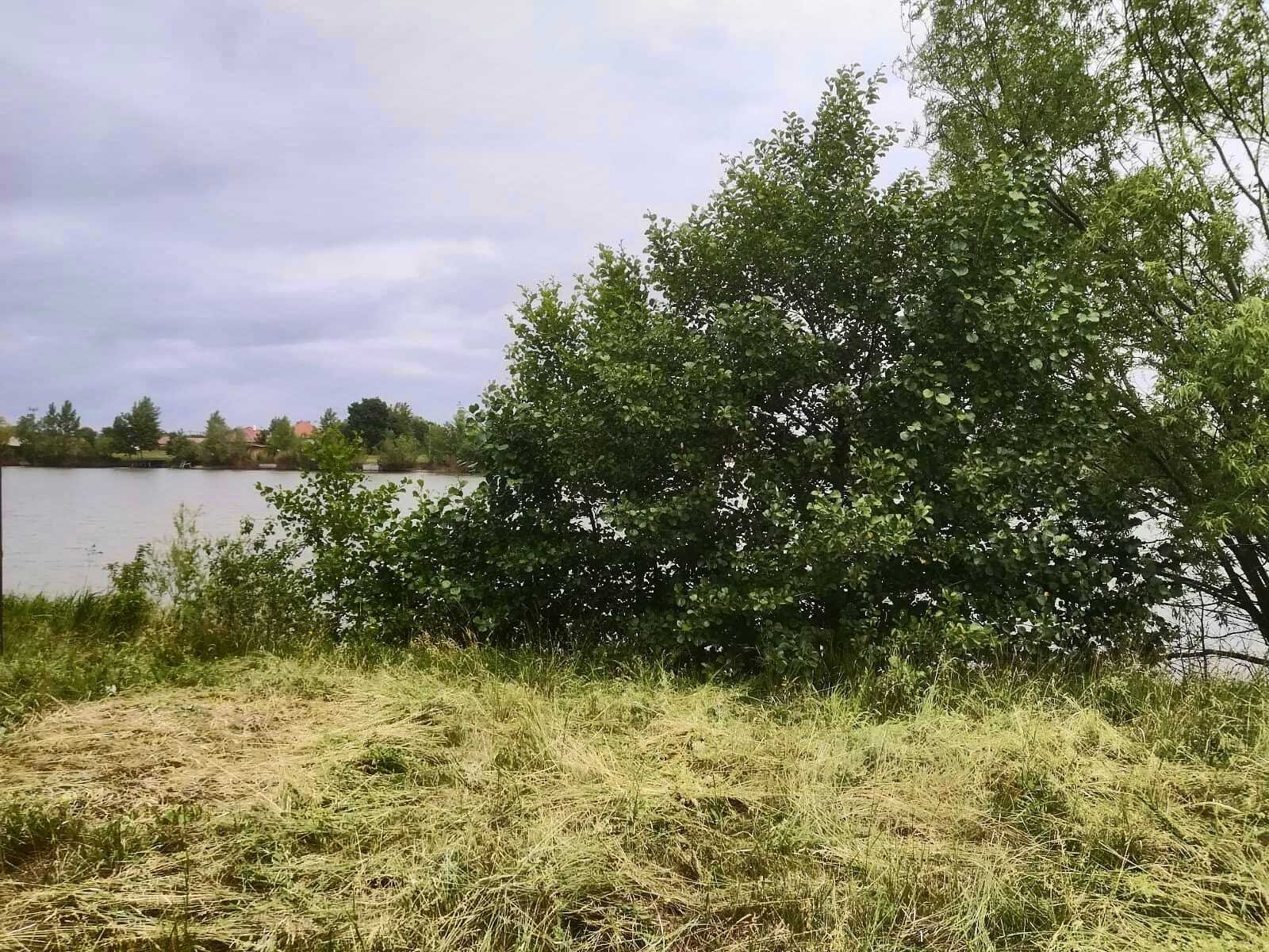 (A-A) Ein tolles Grundstück mit direktem Zugang zum Angelteich