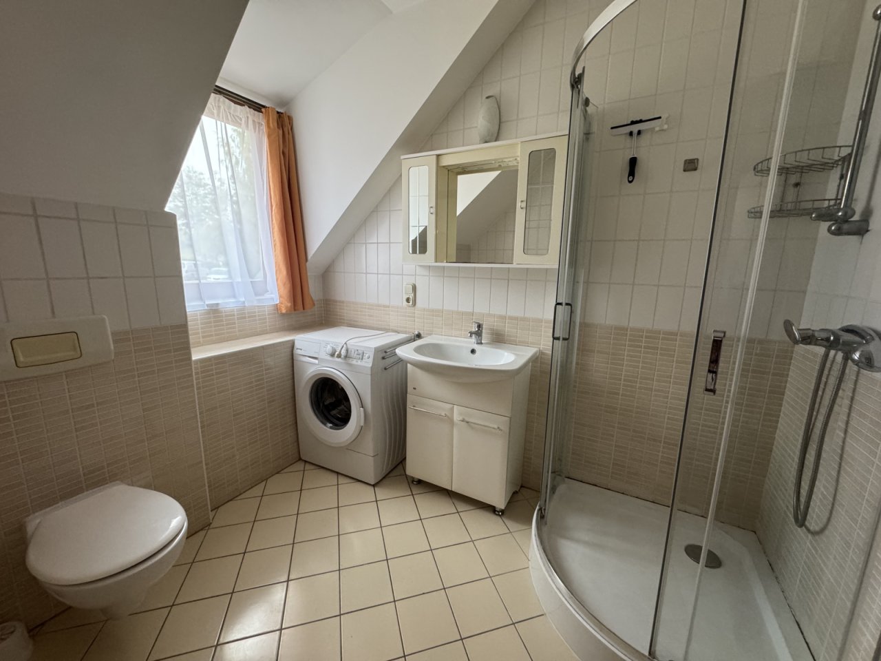 (AAA) Dachgeschoss-Wohnung im Villenpark des Schlosshotels (KEC03)