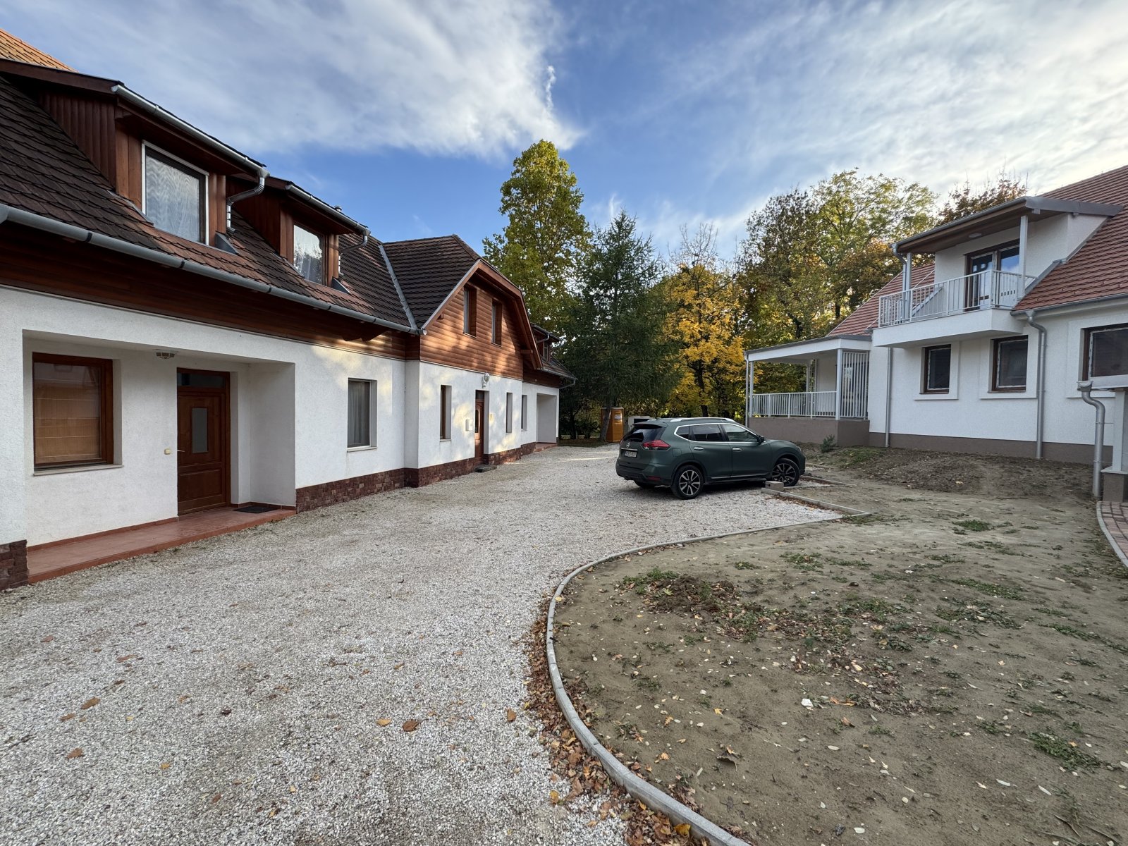 (AAA) Dachgeschoss-Wohnung im Villenpark des Schlosshotels