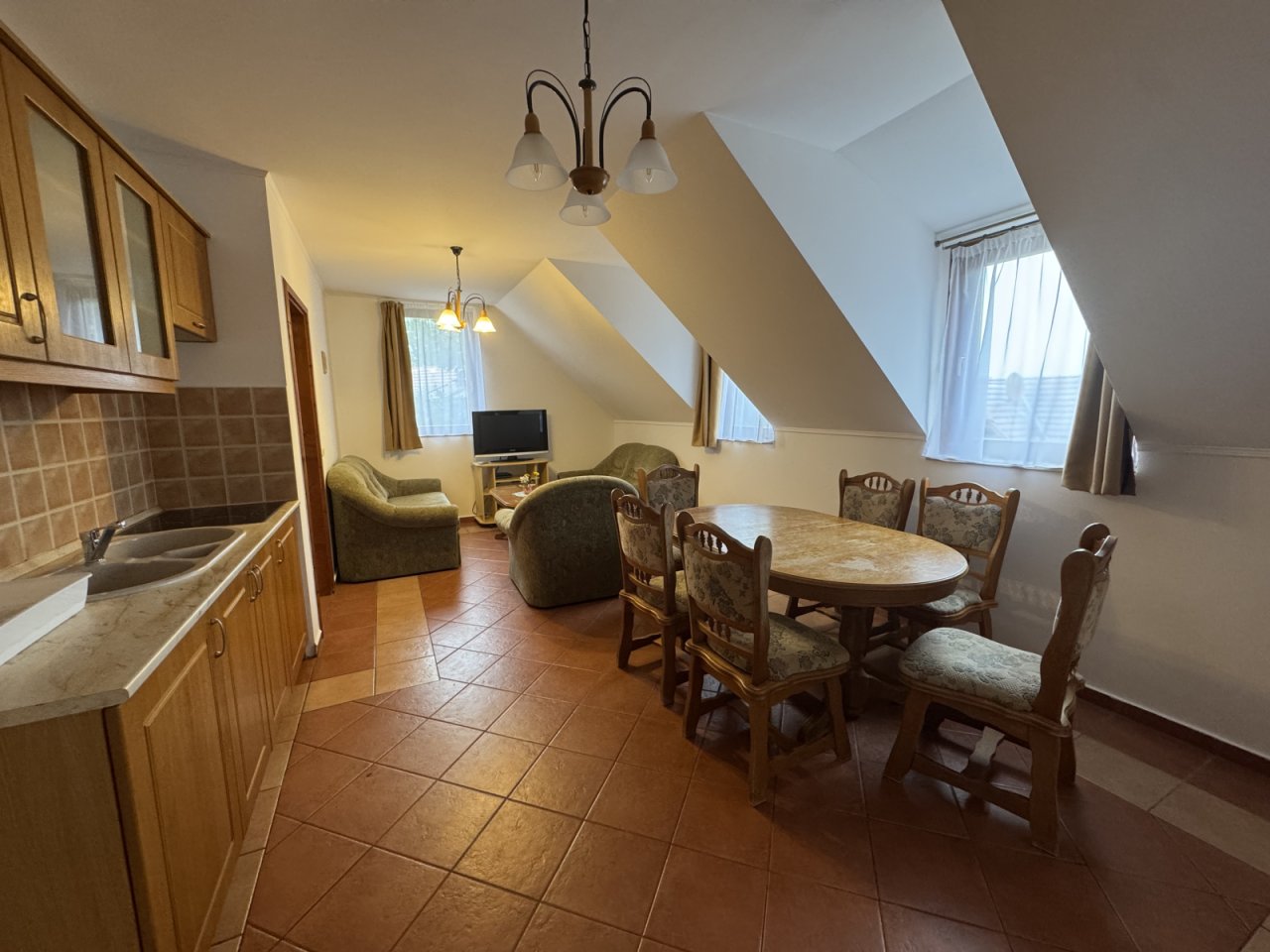 (AAA) Dachgeschoss-Wohnung im Villenpark des Schlosshotels (KEC03)