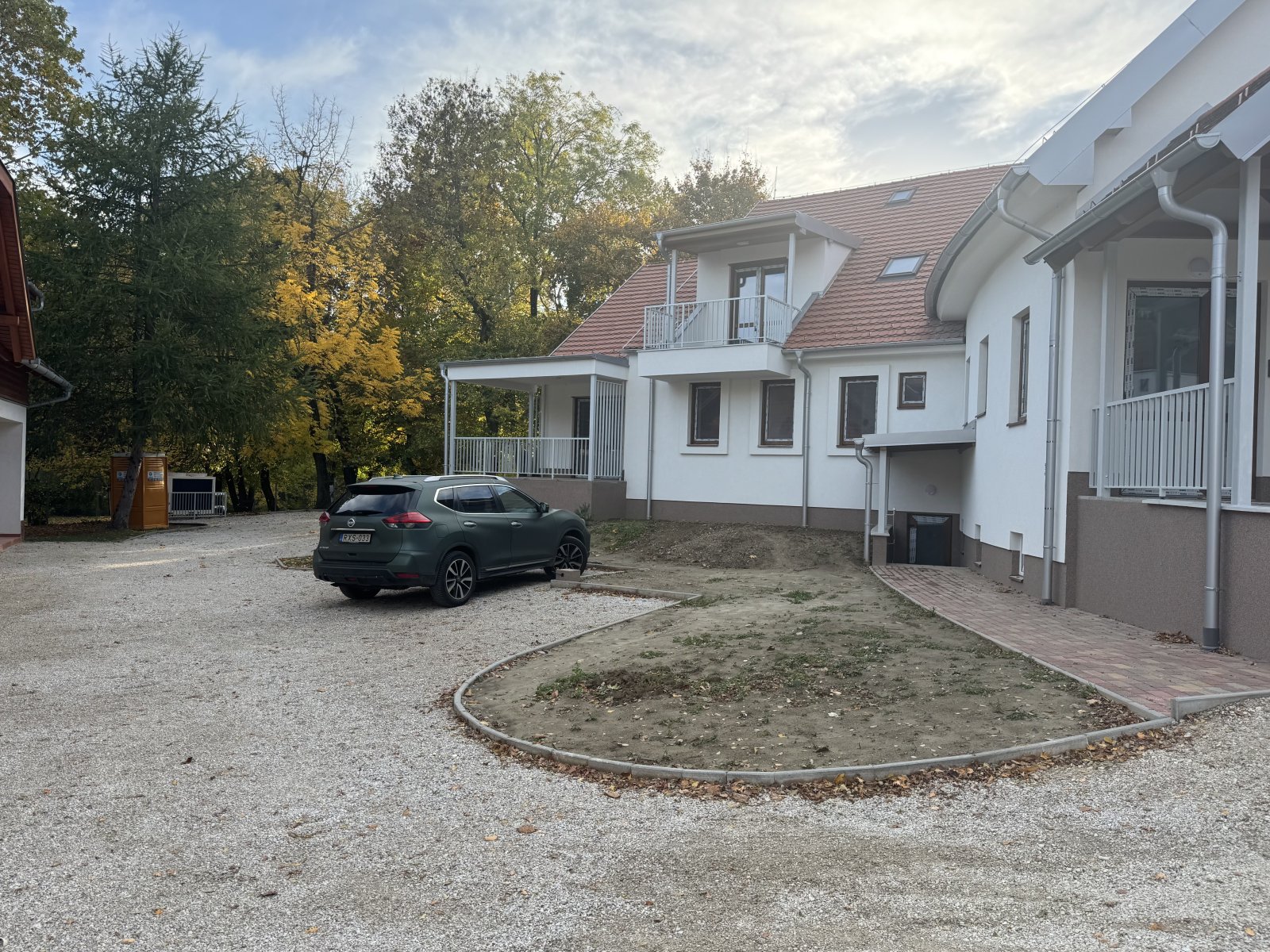 (AAA) Dachgeschoss-Wohnung im Villenpark des Schlosshotels