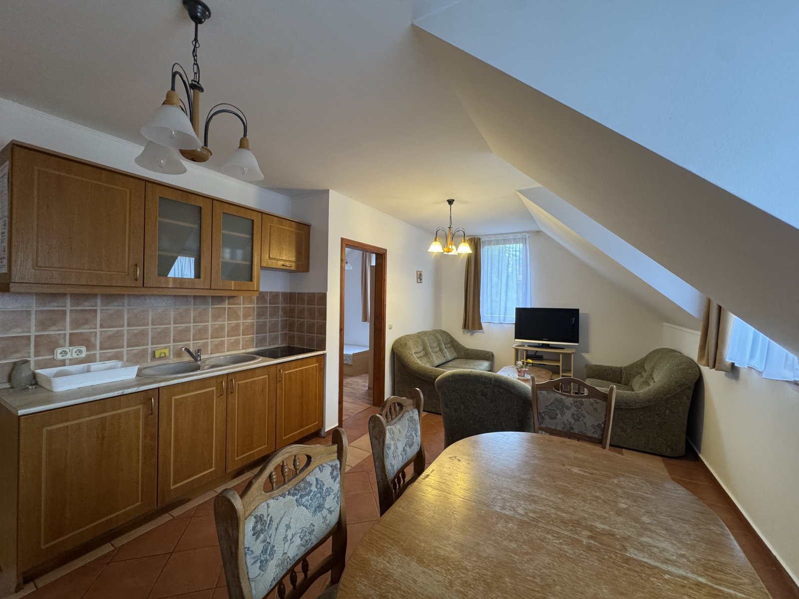 (AAA) Dachgeschoss-Wohnung im Villenpark des Schlosshotels (KEC03)