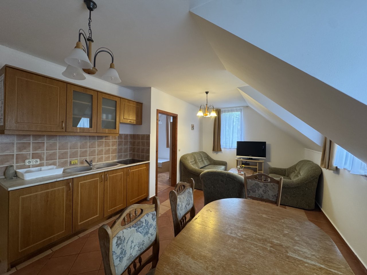 (AAA) Dachgeschoss-Wohnung im Villenpark des Schlosshotels (KEC03)