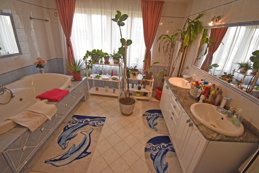 (AAA) Renoviertes Haus in ruhigem Dorf zu verkaufen (FER2602-2)
