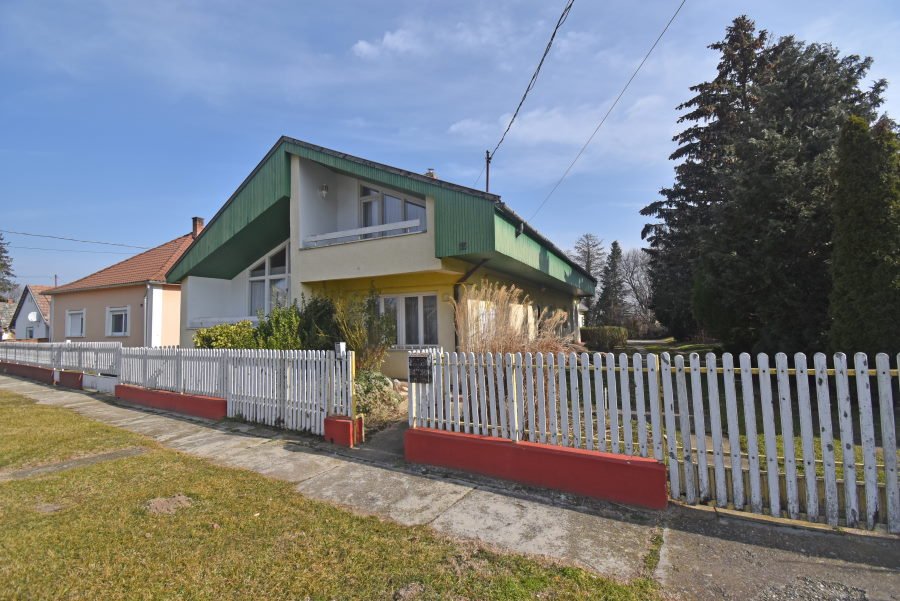 (AAA) Renoviertes Haus in ruhigem Dorf zu verkaufen
