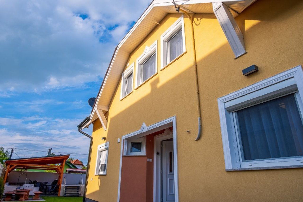 (AAA) Luxuriöses Familienhaus in unmittelbarer Nähe des Balaton-Ufers, auch als Apartmenthaus nutzbar (KK043)