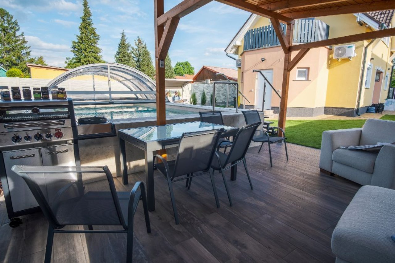 (AAA) Luxuriöses Familienhaus in unmittelbarer Nähe des Balaton-Ufers, auch als Apartmenthaus nutzbar (KK043)