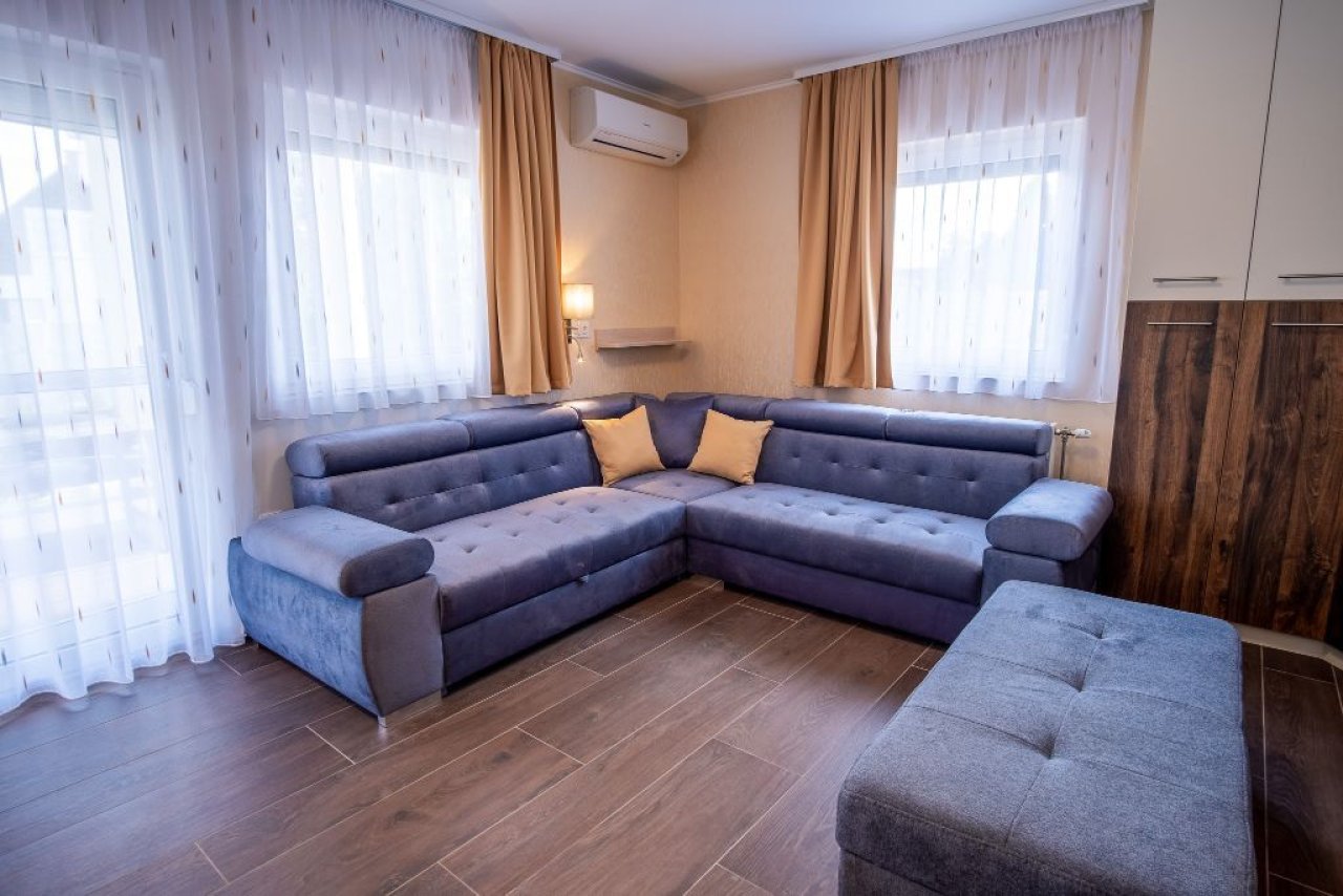 (AAA) Luxuriöses Familienhaus in unmittelbarer Nähe des Balaton-Ufers, auch als Apartmenthaus nutzbar (KK043)
