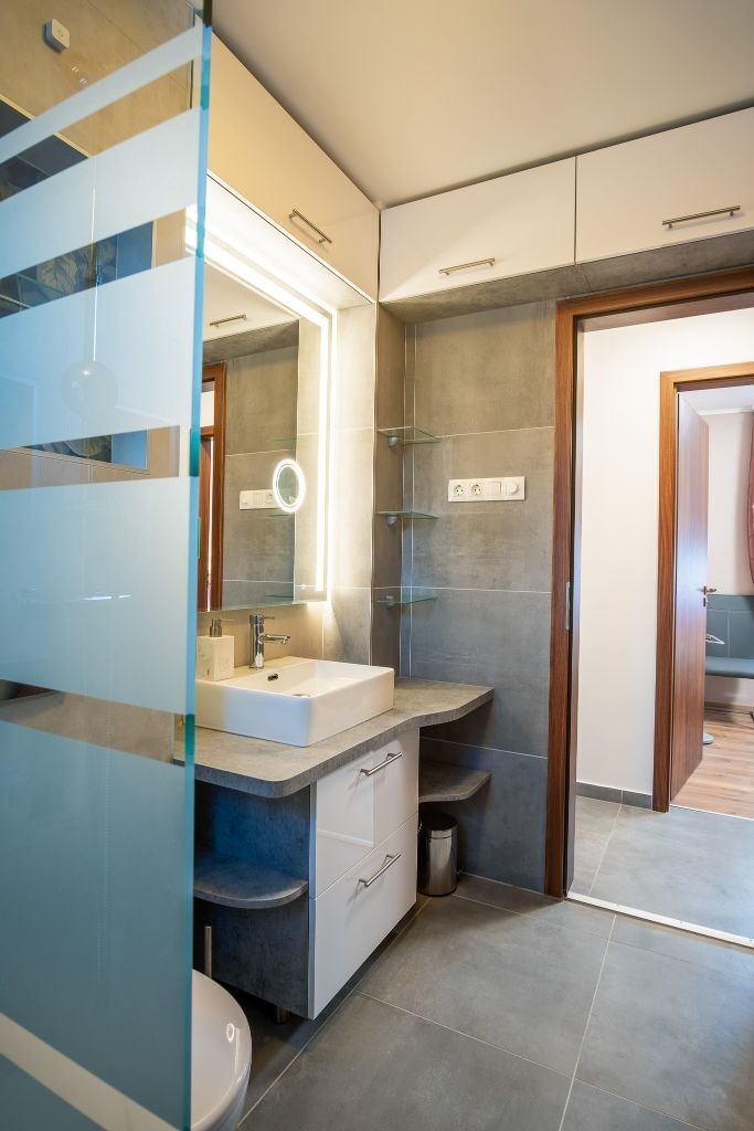 (AAA) Luxuriöses Familienhaus in unmittelbarer Nähe des Balaton-Ufers, auch als Apartmenthaus nutzbar (KK043)