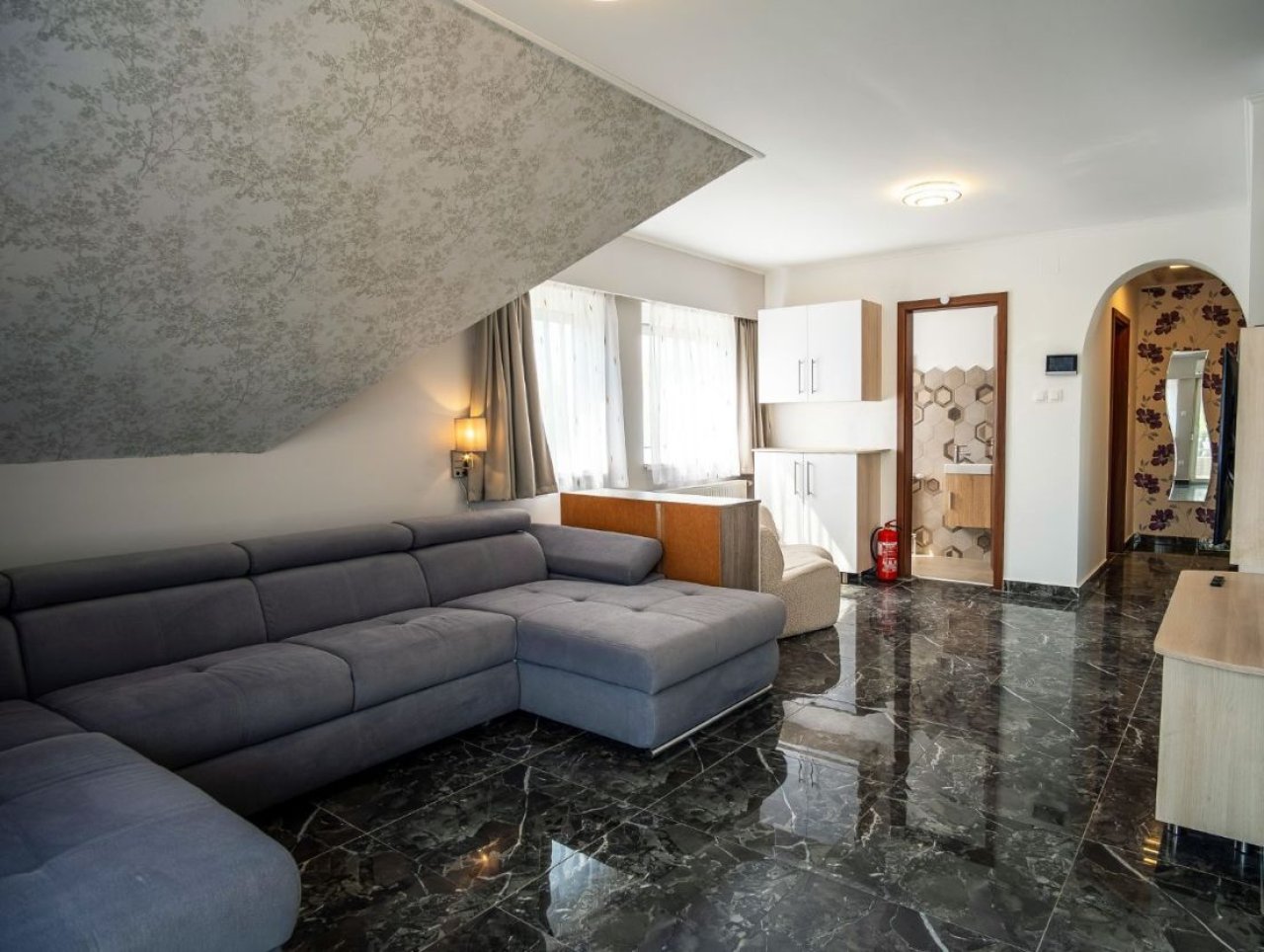 (AAA) Luxuriöses Familienhaus in unmittelbarer Nähe des Balaton-Ufers, auch als Apartmenthaus nutzbar (KK043)