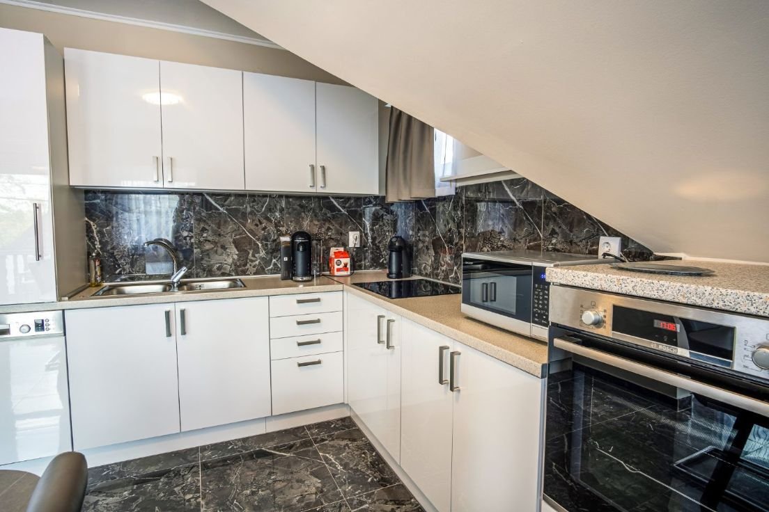 (AAA) Luxuriöses Familienhaus in unmittelbarer Nähe des Balaton-Ufers, auch als Apartmenthaus nutzbar (KK043)