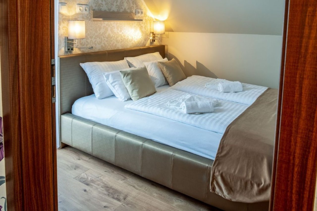 (AAA) Luxuriöses Familienhaus in unmittelbarer Nähe des Balaton-Ufers, auch als Apartmenthaus nutzbar (KK043)